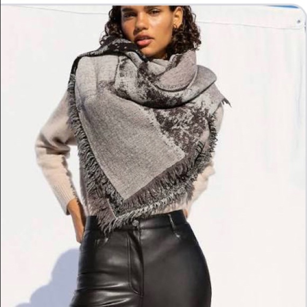 WILFRED Aritzia Brown Wool Blanket Scarf